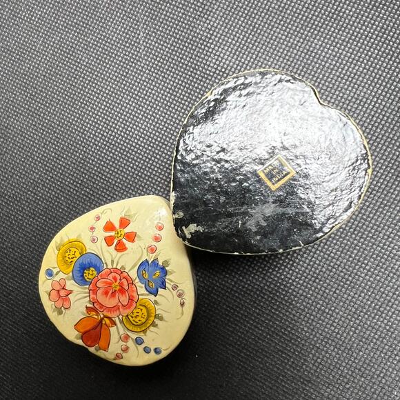 Vintage Heart Shaped Floral Trinket Box Hand Painted Folk Art Style - Picture 4 of 15